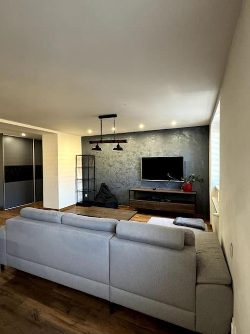 Modern Apartment In City Centre Banská Bystrica Exterior foto